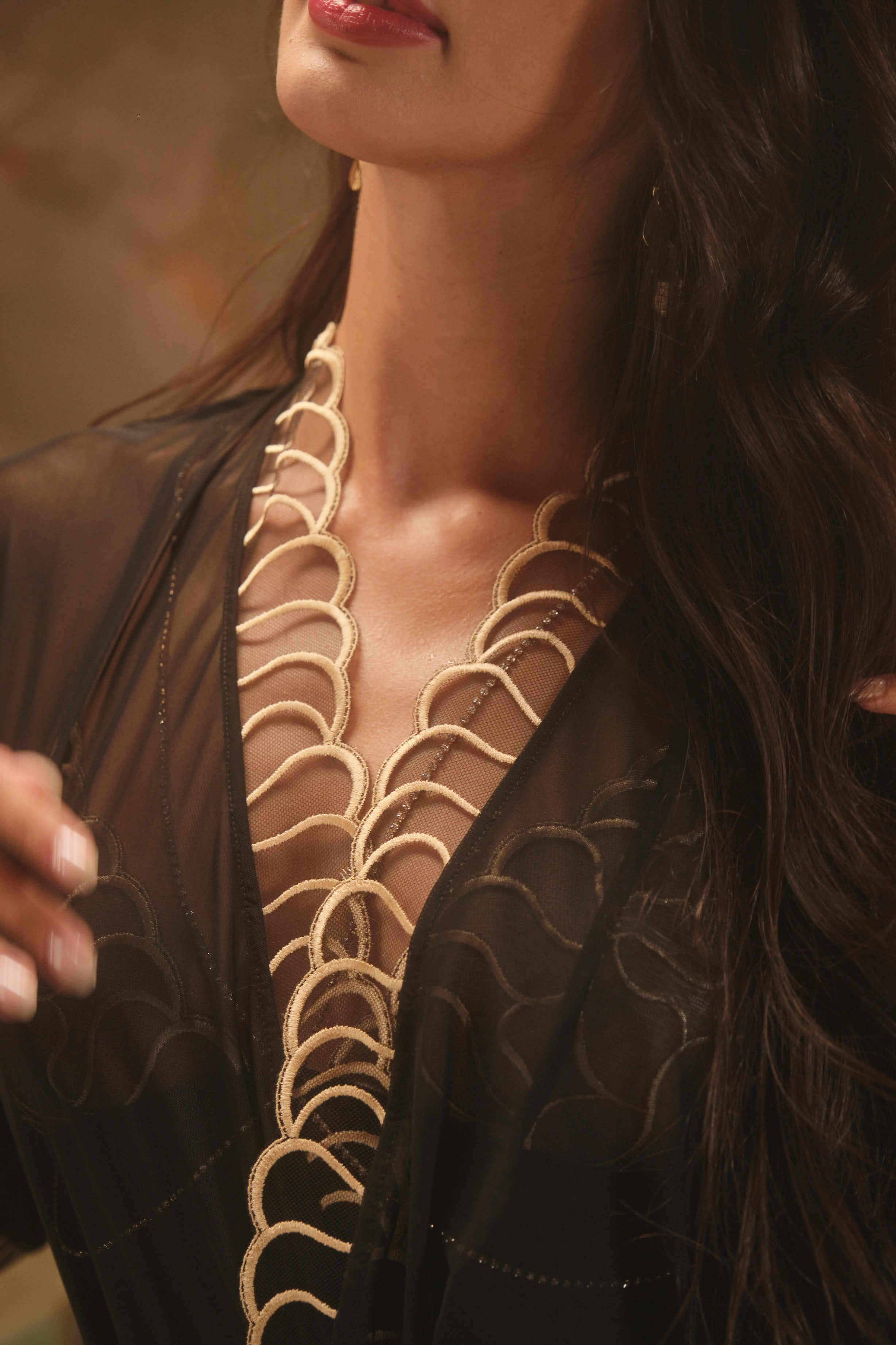 elegant-black-lace-dress-gold-embroidery-003